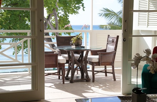 Old Trees Bay Condo | Luxury One Bedroom Beach Front Condo in Paynes Bay