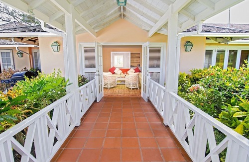 Harrismith House | Lovely Ocean Views Over Lush Lawns