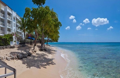 Old Trees Bay Apartment | Waterside Apartment 101 by Island Villas