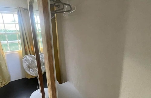 Haggatt Hall Apartment | Scarlett Studios 3 £:CAR HIRE AND APARTMENT PACKAGE US Embassy APPT 7 mins drive