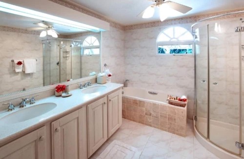 Paynes Bay Villa | 6 BR Vacation Home with Private Pool