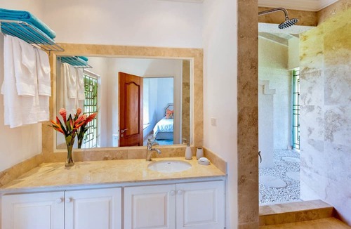 Weston Villa | Villa Half Moon - Four Bedroom Villa, Sleeps 8