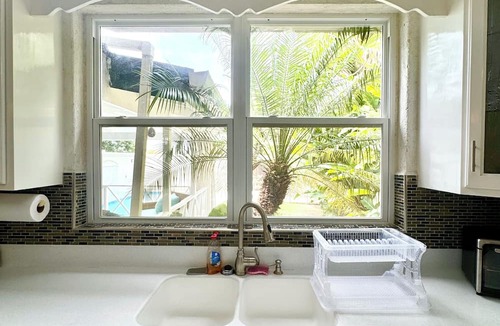 Brighton House | Renovated Townhouse with large pool, 1 min walk to Beautiful Brandon’s Beach