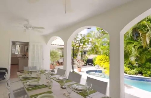 Clinketts Villa | 1 minute to the Beach! Family sized luxury Villa with Pool, West Coast Barbados