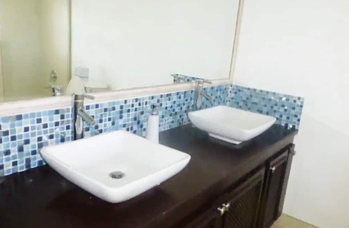 Hastings Apartment | Great Location opposite Beach, Boardwalk, Restaurants, Bars, Art Splash Cafe & Shopping