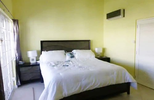 Hastings Apartment | Great Location opposite Beach, Boardwalk, Restaurants, Bars, Art Splash Cafe & Shopping