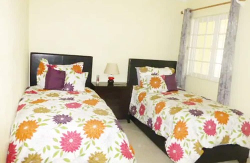 Hastings Apartment | Great Location opposite Beach, Boardwalk, Restaurants, Bars, Art Splash Cafe & Shopping