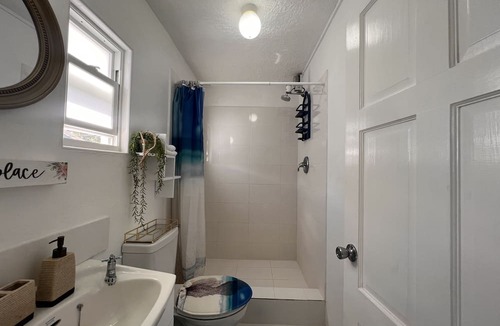 Lower Carlton House | Cozy 3 Bed 1 bath Chattel House