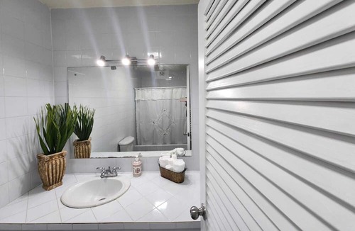 Jackson Apartment | Cozy one-bedroom apartment with wifi and a/c. 5 minutes to malls and grocery.