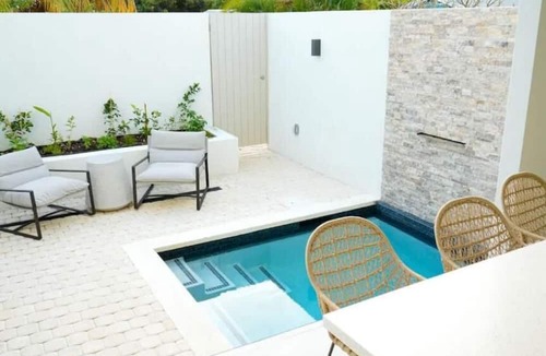 Lower Carlton Beach Villa | Walk to Beach New Elegant 3BR with Pool