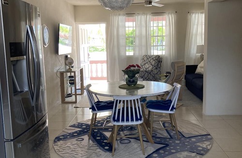 Maxwell Condo | Cozy Condo Steps From The Beach