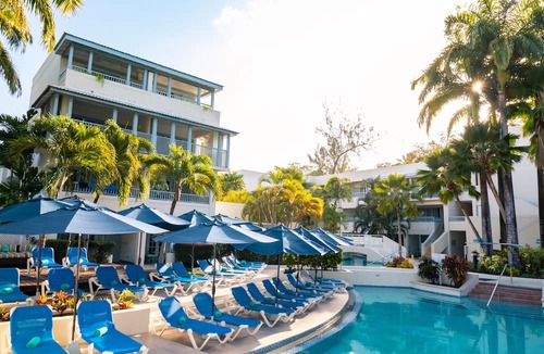 Hastings Hotel | Contemporary Unit Close to Dover Beach! Onsite Swimming Pool, FREE Parking
