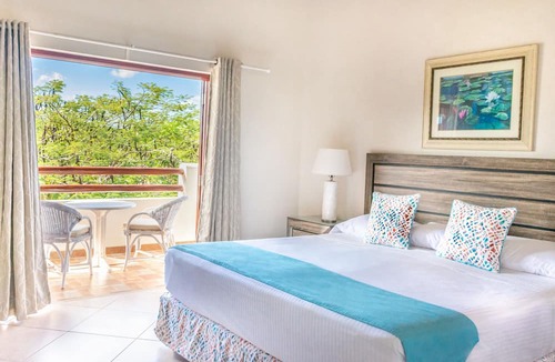 Maynards Hotel | Great Amenities! Full Kitchen, Onsite Pool, Parking! Close to Heywood Beach!