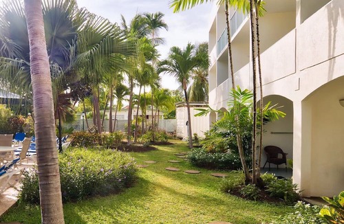 Dover Apartment | Discover Worthing Beach! w/Balcony! FREE Parking and Onsite Pool