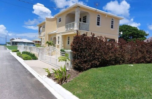 Bromefield House | Pete's Villa Townhouse 74 A