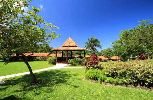 Maynards Hotel | 2 Large Units with Kitchenettes! FREE Parking! Short Drive to Mahogany Bay!