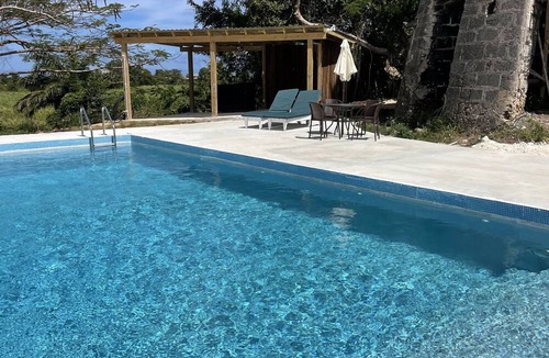 Gibbs Bay Apartment | One bed apartment with expansive ocean view