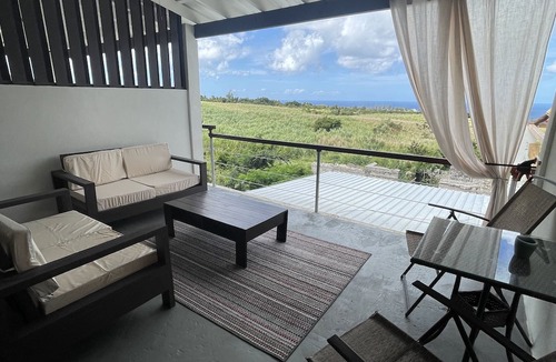Gibbs Bay Apartment | One bed apartment with expansive ocean view