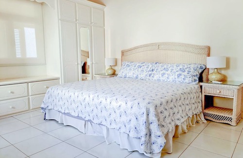 Silver Sands Apartment | Silver Sands Beachfront Condo, Shared Patio - Bar & BBQ, Indoor & Outdoor Dining