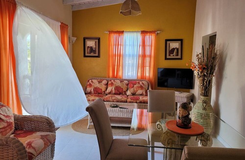Atlantic Shores Apartment | Relaxing, Amazing beach, pool, Cheap cars, quiet area, surfers paradise 2
