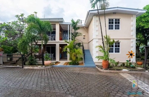Dover Apartment | Near Dover Beach with Private Patio & Garden View