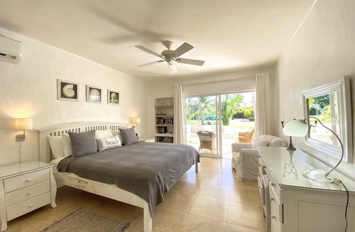 Porters Condo | Beachfront 2 bedroom Glitter Bay 109