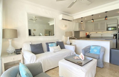 Porters Condo | Beachfront 2 bedroom Glitter Bay 109