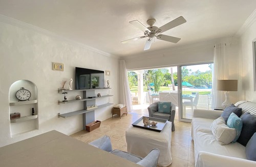 Porters Condo | Beachfront 2 bedroom Glitter Bay 109