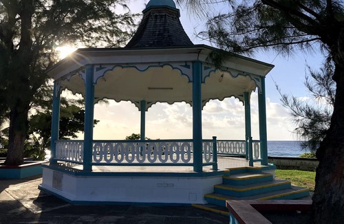 Rockley Cottage | Charming Fairy Cottage - 2 Minutes from Beach