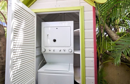 Rockley Cottage | Charming Fairy Cottage - 2 Minutes from Beach