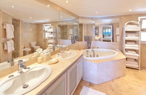 Weston Villa | Reeds Penthouse #12 - Amazing 3 Bedroom Villa on the cusp of Reeds Bay.