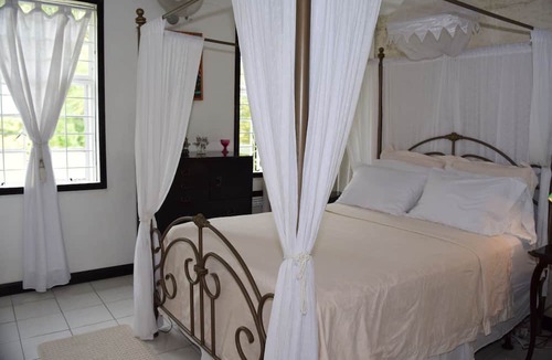 Bishop Court Hill Apartment | Eco-friendly Hummingbird Apartment