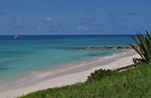 Silver Sands Apartment | White Coconut Studio at Blue Ocean Cottage in Silver Sands