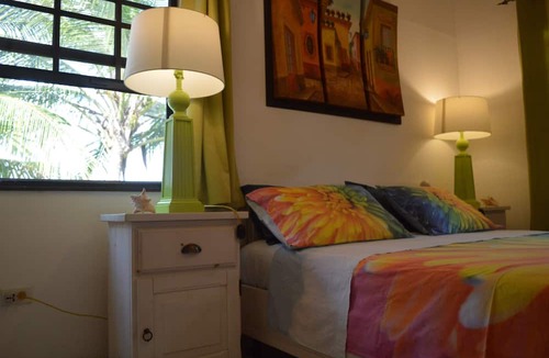 Silver Sands Apartment | Yellow Bird Apartment in Blue Ocean Cottage in Silver Sands
