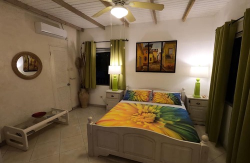 Silver Sands Apartment | Yellow Bird Apartment in Blue Ocean Cottage in Silver Sands