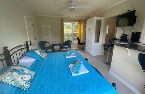 Clapham Apartment | Comfy Cozy Studio Apt#9 with Pool on South Coast near Accra Beach