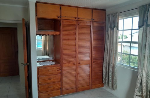 Wotton Apartment | Quiet 2 Bed Apartment