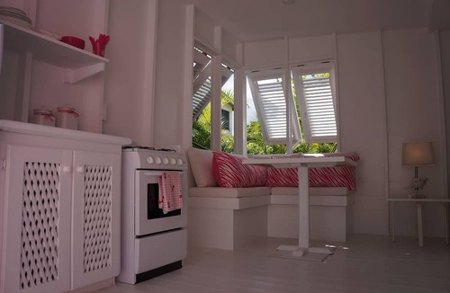 Sunset Crest Cottage | PINK COTTAGE - CHATTEL STYLE - BUILD 2015 - GREAT LOCATION ON THE WEST COAST