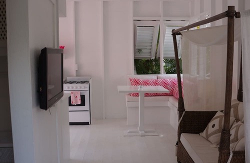 Sunset Crest Cottage | PINK COTTAGE - CHATTEL STYLE - BUILD 2015 - GREAT LOCATION ON THE WEST COAST
