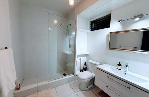 Hastings Apartment | Opp Sea, 5b Beach, Boardwalk, Restaurants and bars - 3 Bed 2 Bath