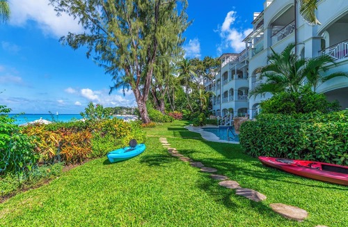 Old Trees Bay Apartment | Villa Azzurro at Old Trees by Young Estates