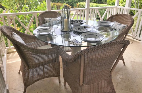 Porters Cottage | Stylish luxury traditional-style poolside villa nr. beach. Two ensuite bedrooms.