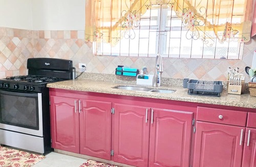 Frere Pilgrim House | Cozy Shavaz Paradize AC 2BR, 2.5B Breezy Villa, Near Golf Course & Lovely Beach.