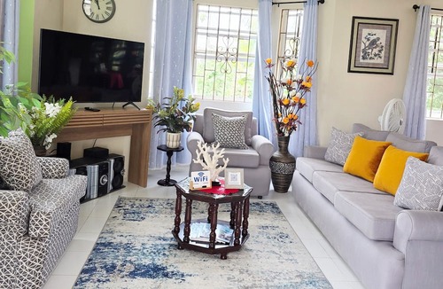 Frere Pilgrim House | Cozy Shavaz Paradize AC 2BR, 2.5B Breezy Villa, Near Golf Course & Lovely Beach.