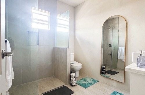 Clermont Apartment | 2 Bedroom, 6 Min to Beach & Warrens, Rental Car available