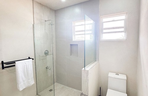 Clermont Apartment | 2 Bedroom, 6 Min to Beach & Warrens, Rental Car available