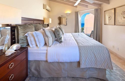 Gibbs Bay Condo | 2500 sq. ft. Two-Bedroom Luxury Beachfront Suite on the West Coast