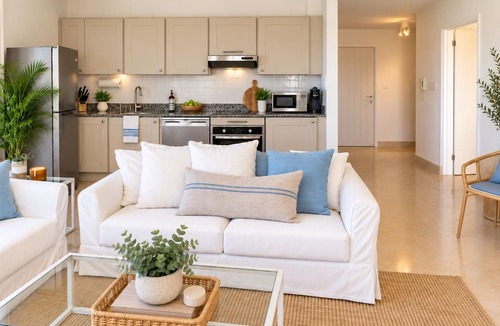 Weston Condo | Sandbox Villa Stylish 2-bedroom on West Coast in St. James - steps to beach
