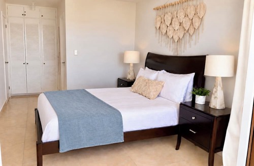 Weston Condo | Sandbox Villa Stylish 3-bedroom on West Coast in St. James - steps to beach