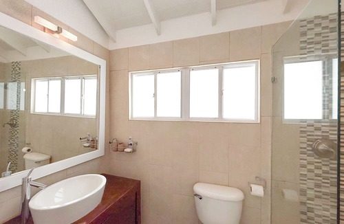 Porters House | Mango Court 3 - 3BR Townhouse Near Holetown with Shared Pool
